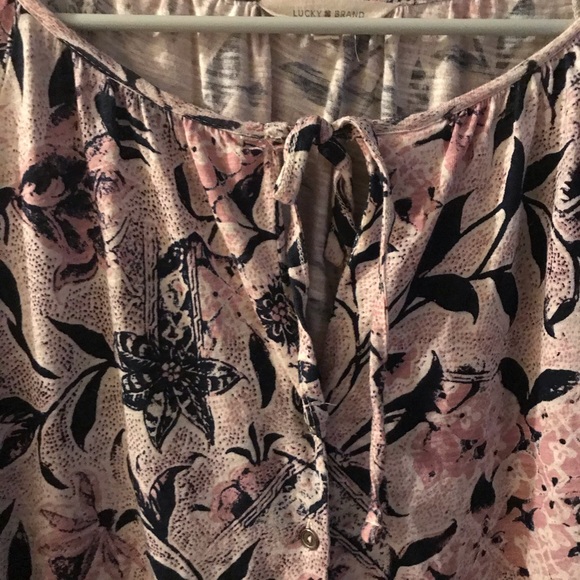 Women’s Lucky Brand top, size medium - Picture 3 of 5